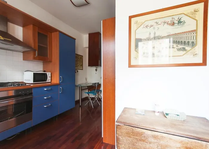 De Angeli Cozy Apartment- Youhosty
